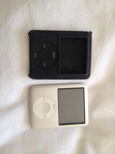 Apple iPod Nano 3rd Gen 4GB